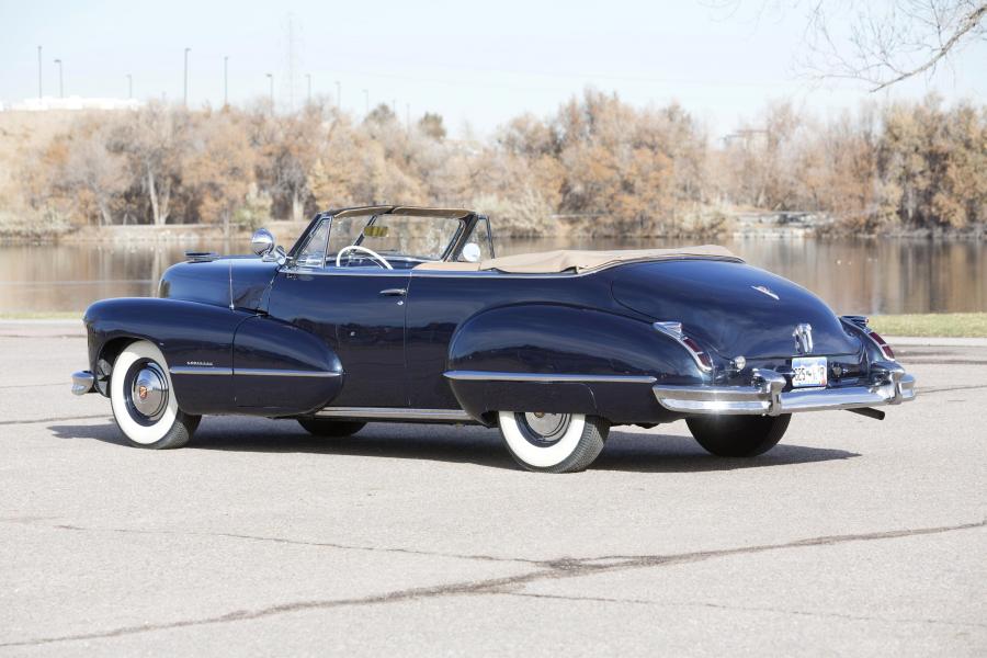  Cadillac Series 62 Convertible 1946 года  (фото 10 из 15)